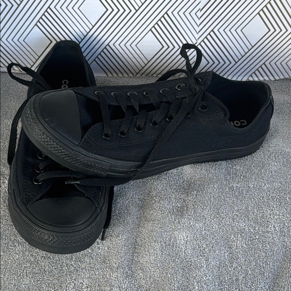Converse sneakers men’s 9  All Black Low-Top canvas Sneakers - Picture 1 of 8